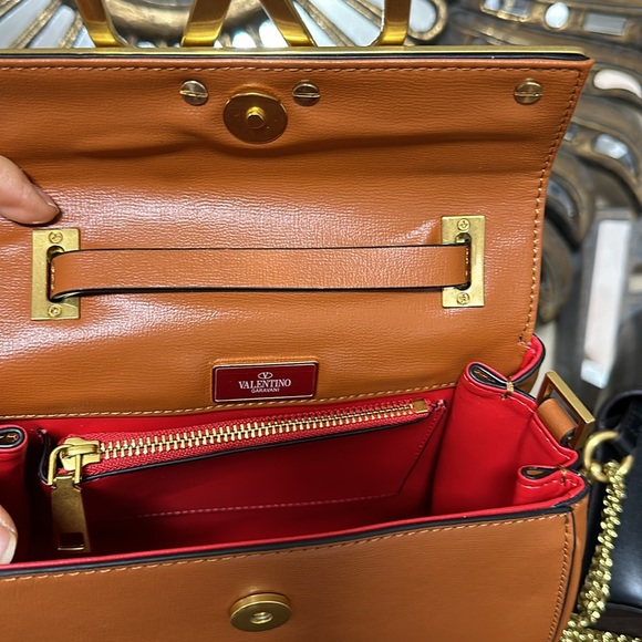 Valentino Garavani Rockstud Alcove Top Handle Bag - Picture 15 of 17